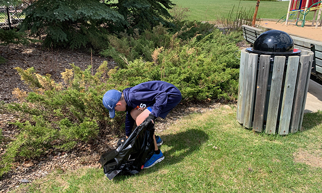Strathcona County asks residents to “Pitch-in” this spring to help their neighbourhood shine