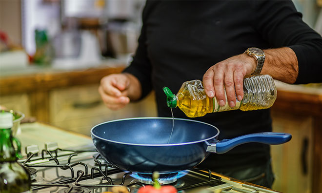Cooking with oil